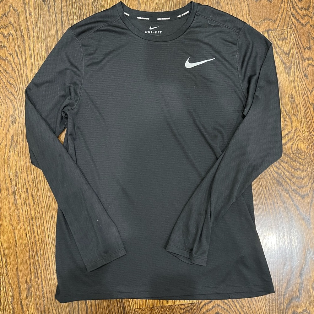 Men’s Nike black long sleeve - size medium - great condition